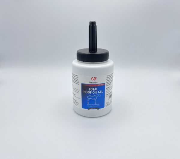 TOTAL Hoof Oil in der 500-ml-Flasche – pflegendes Huföl für Glanz, Schutz und Elastizität des Hufhorns